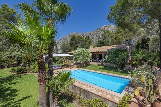POL40328RM Charming villa in an idyllic and enchanting setting situated in Pollensa's most exclusive area