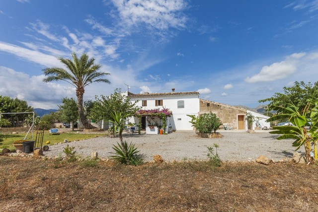 POL52420ETV Rustic finca with on a large plot with lots privacy in Pollensa