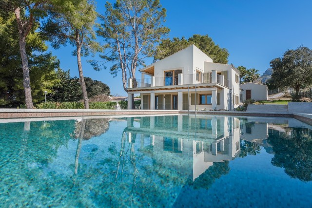 BON40341RM Outstanding luxury villa, recently renovated to highest standards in a top location of Bon Aire