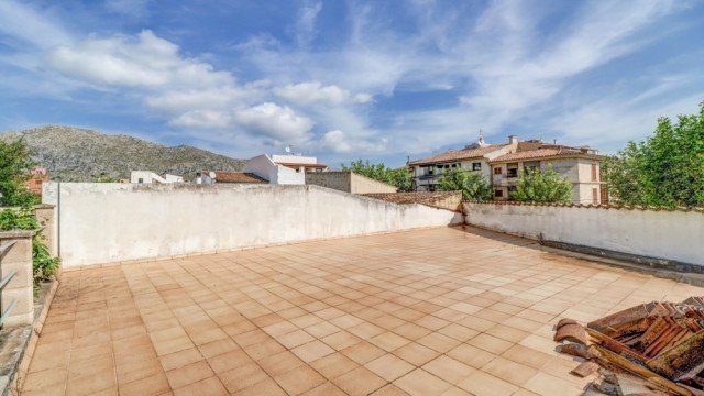 Gorgeous Mallorcan town house with garage not far away from the town centre of Pollensa