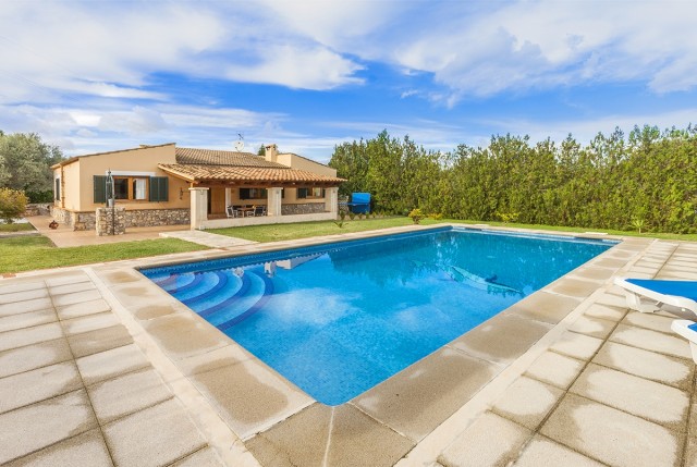 Mallorcan style villa set on large plot with a private pool in Pollensa