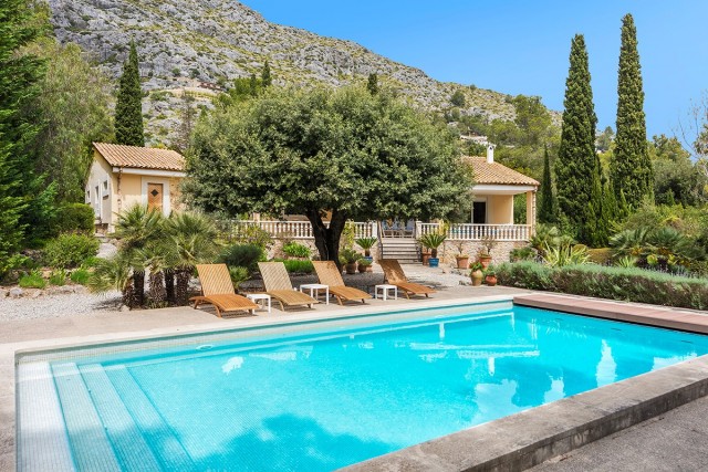 Attractive villa with guest house and pool in exclusive La Font, Pollensa