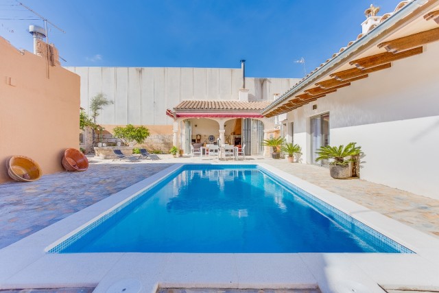 Wonderful house with pool, close to the train station in Sa Pobla town