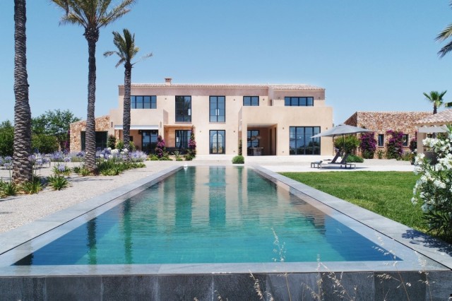 Stunning Mediterranean villa with sea views, just minutes from Cala Llombards
