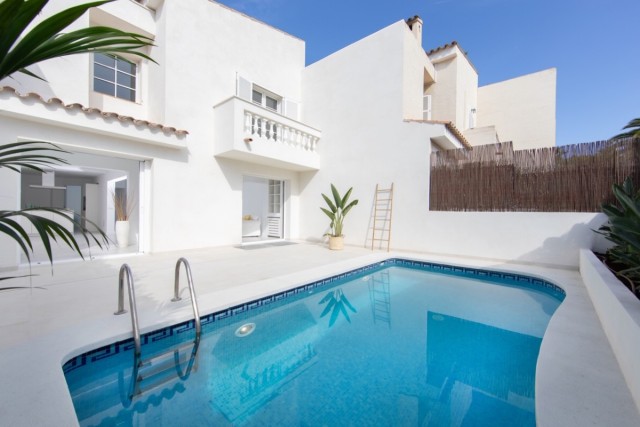 SWOBEN40458 Stunning townhouse with pool, renovated to highest standards in prestigious Old Bendinat