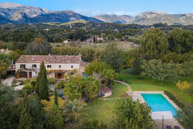 MOS52512ETV Lovely Mallorcan finca with rental license and gorgeous gardens near Moscari