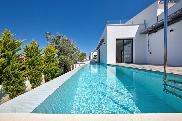 Contemporary 4 bedroom villa with a private pool in Bonaire