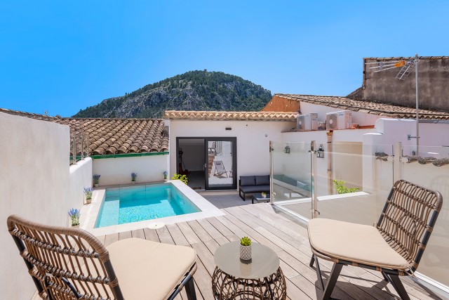 POL20264RM Beautifully renovated town house with roof top terrace and pool in the old town of Pollensa
