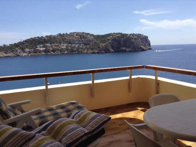 Attractive 2 bedroom apartment in a waterfront community with direct sea access in Puerto Andratx