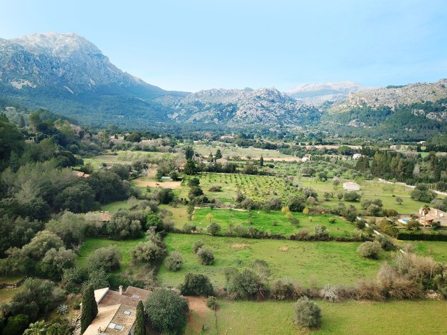 POL52533 Mallorcan finca in need of renovation in the Vall d'en March, Pollensa