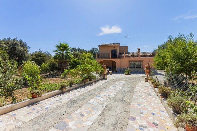 Villa with renovation, extension and investment potential in Crestatx, Pollensa
