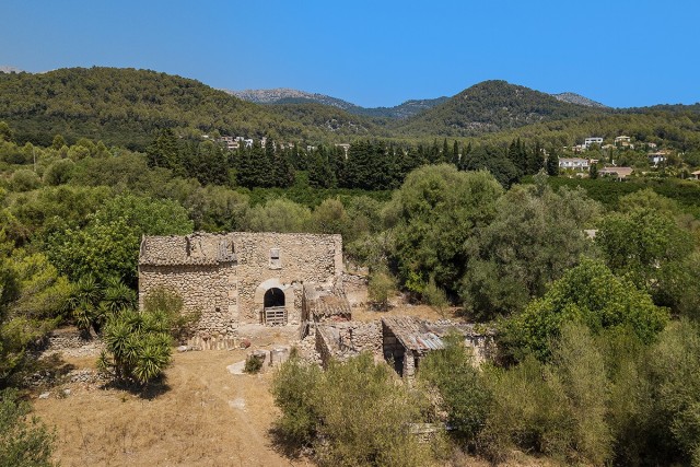Generous plot on the picturesque outskirts of  Pollensa