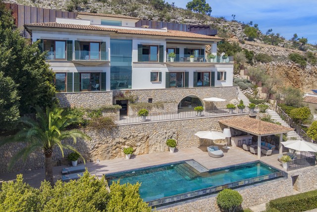 SOV4524 Spectacular sea view villa in exclusive Son Vida with in- and outdoor pools and views over Palma