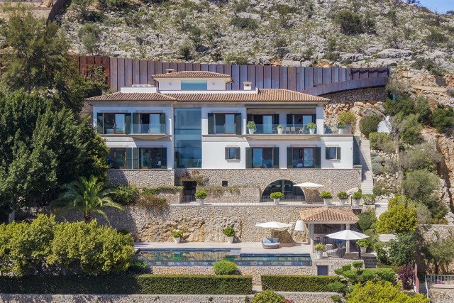Spectacular sea view villa in exclusive Son Vida with in and outdoor pools and views over Palma