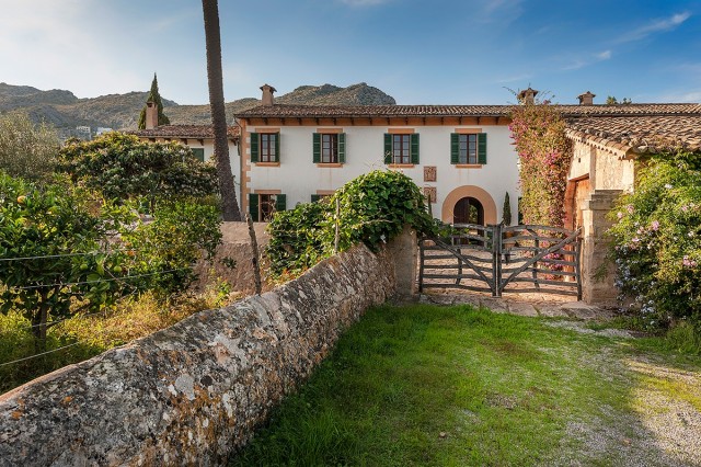 POL5530 Elegant, historic country home in stunning rural surroundings near the charming village Pollensa