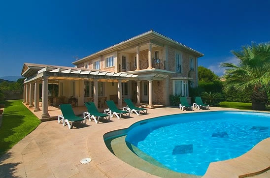 Elegant villa within easy walking distance to the chanriming beach in Puerto Pollensa