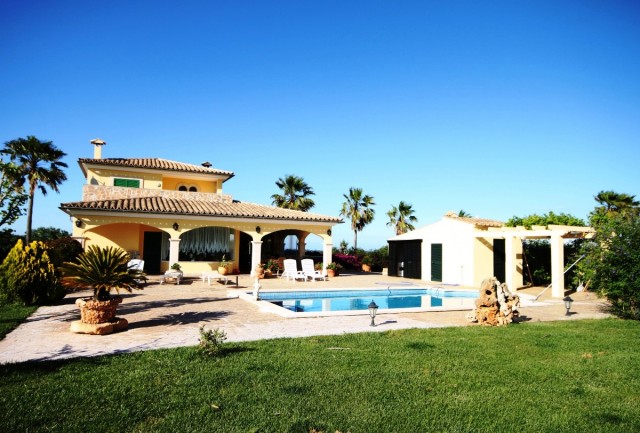 MUR5869 Pleasant Country House for sale in Muro with private garden and swimming pool