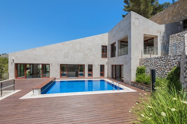 ART40426ETV Stunning modern villa by the golf course with holiday rental license in Canyamel