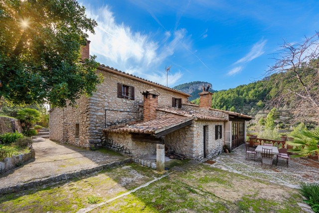 ALA5779 Traditional rustic finca with pool and guest house close to the mountains of Alaró