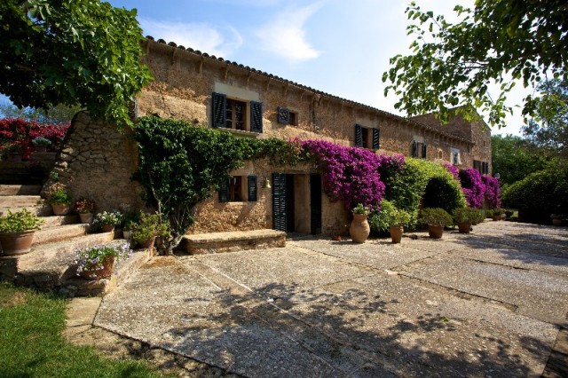 Authentic Mallorcan finca with original antique olive press, five minutes away from Artá