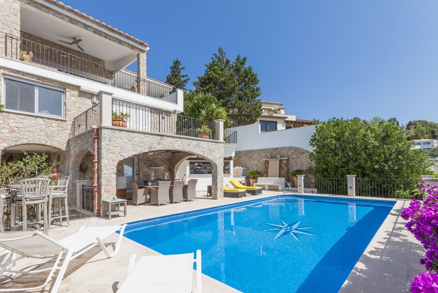 Fantastic villa with guest apartment and breathtaking views of the bay in Puerto Pollensa
