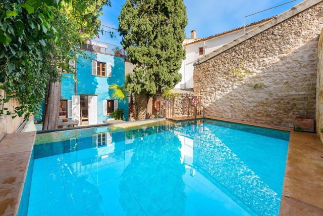 Stunning town house with holiday rental license in central Pollensa