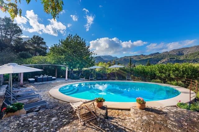 Outstanding country house with rental license and views of the mountains near Pollensa