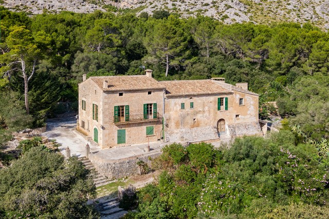 CAV52602 Magnificent 16th century property with lots of privacy in Cala San Vicente