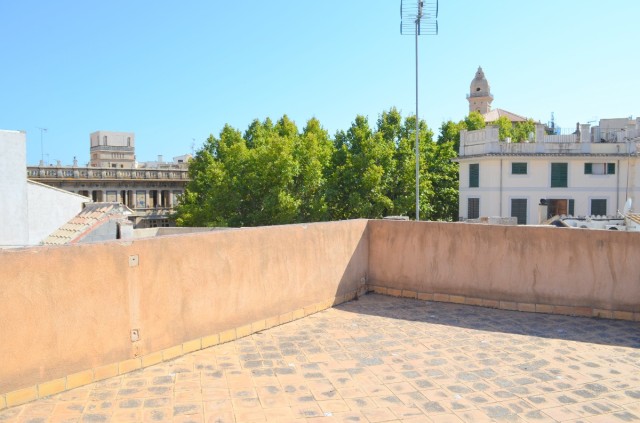 Town house for sale in the heart of Palmas Old town with hotel license