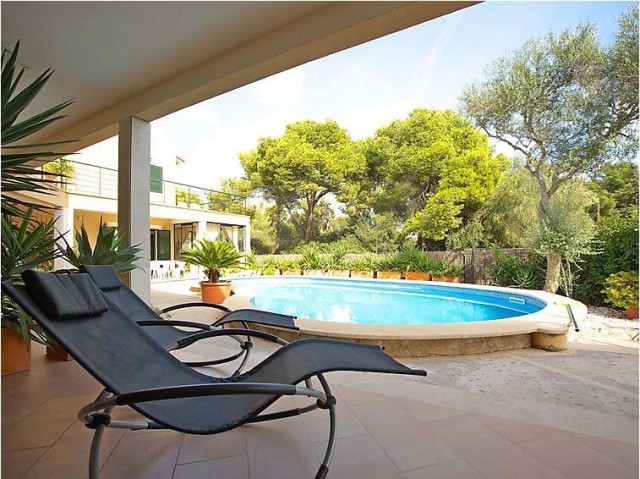 Spacious house for sale in Cala Pi with community pool by the sea
