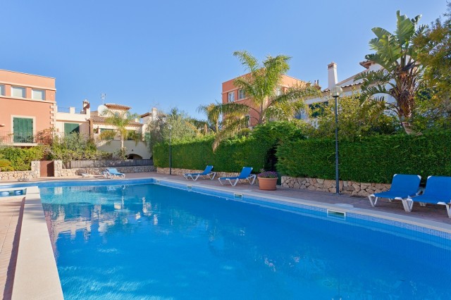 Terraced house in a very quiet community in the golf area of Camp de Mar