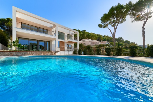 Spacious dream villa with an exclusive design in Santa Ponsa