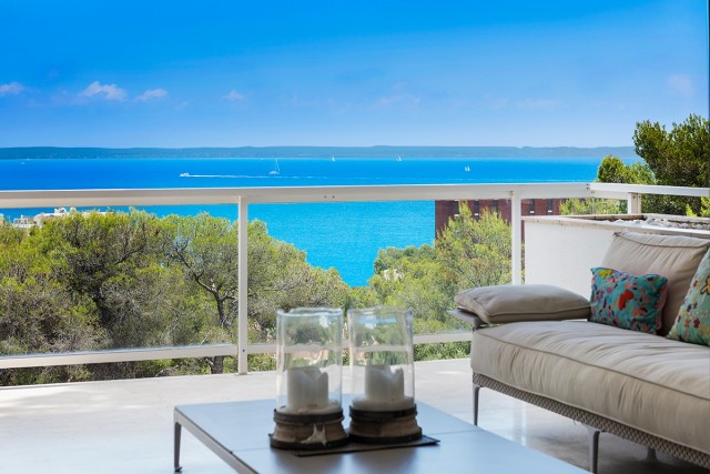 Apartment with spectacular views over the bay of Palma.