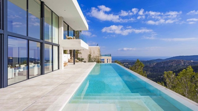 SWOSOV4765 Luxury villa with elegant design and top-quality equipment in the most exclusive area of Palma