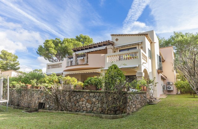 SWONSP4905 Villa with 6 bedrooms in a sought-after area of Santa Ponsa