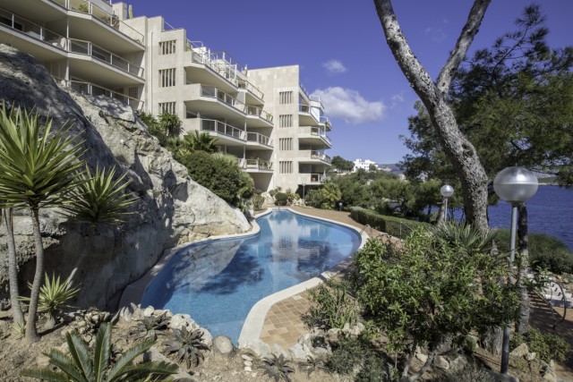 SWOCAV1948 Frontline apartment with direct access to the sea in Cala Vinyas