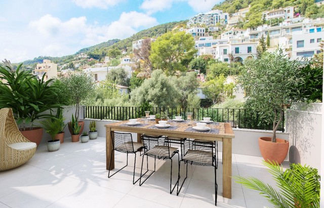 Newly built townhouses with pools, terraces and sea views in Genova
