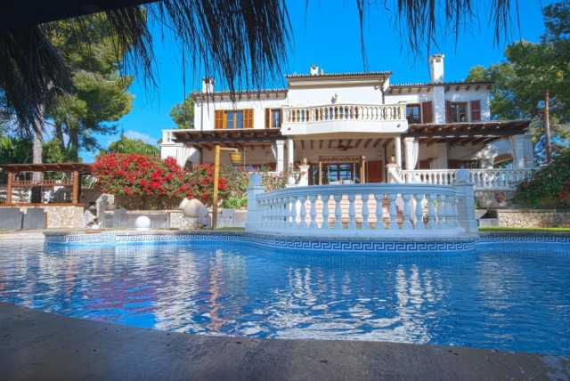 Luxury villa with large plot and high security standard for sale in Portals Nous