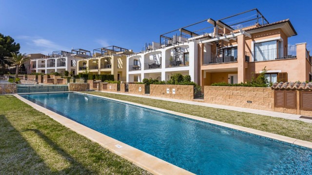 Terraced house near the golf course of Camp de Mar and 10 minutes from the beach