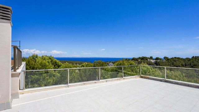 Penthouse with roof terrace and community pool in Sol de Mallorca