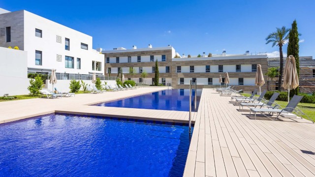 Luxury ground floor apartment with private terrace and community pool