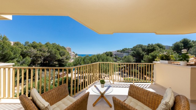 Apartment with direct access to the beach in Cala Vinyes