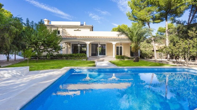 Spacious villa with easy maintained garden and heated pool to enjoy in Sol de Mallorca