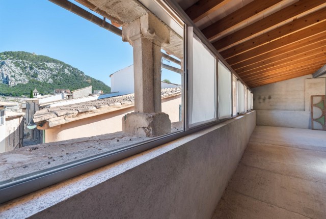 POL20425 Traditional house with panoramic views from the roof terrace in the heart of Pollensa