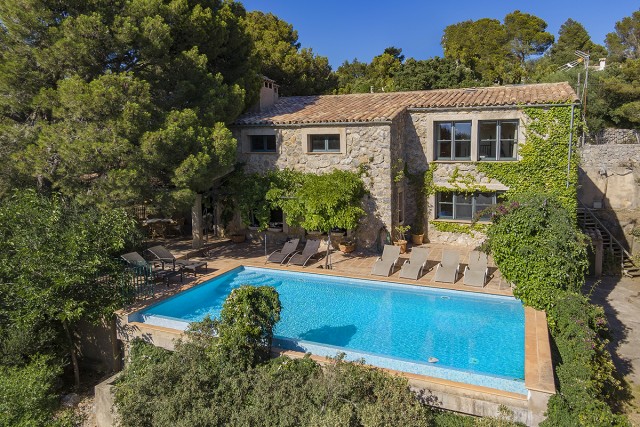 Lovely villa with elevated views in a peaceful residential area of Valldemossa