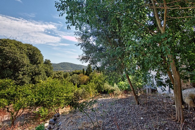 CAM20427 Plot with existing building near the Plaza Major in the heart of Campanet