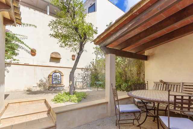 Lovely lock-up and go town house perfect for a family, in the heart of Pollensa