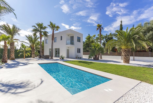 POL40525RM Brand new villa with pool, built to a high standard close to Pollensa