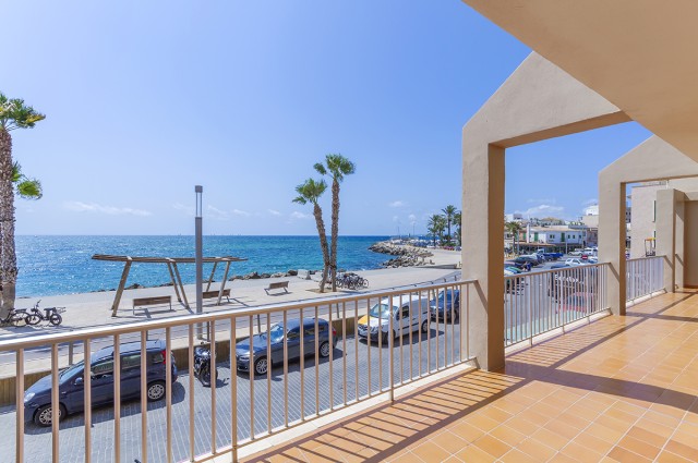 Bright and spacious sea view apartment by the beach in Portixol, Palma