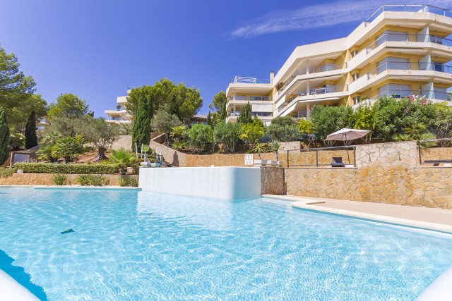 Renovated ground floor apartment with community pool in Sol de Mallorca